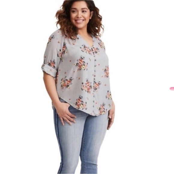 5 for $25 bundle! Torrid Gray Floral Button Front 3/4 Sleeves Blouse Size 0X/12 - Picture 1 of 11